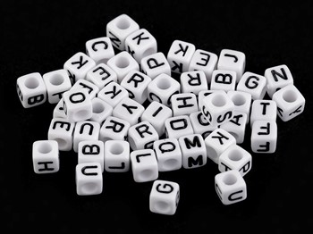 Koraliki plastikowe literki 6 mm